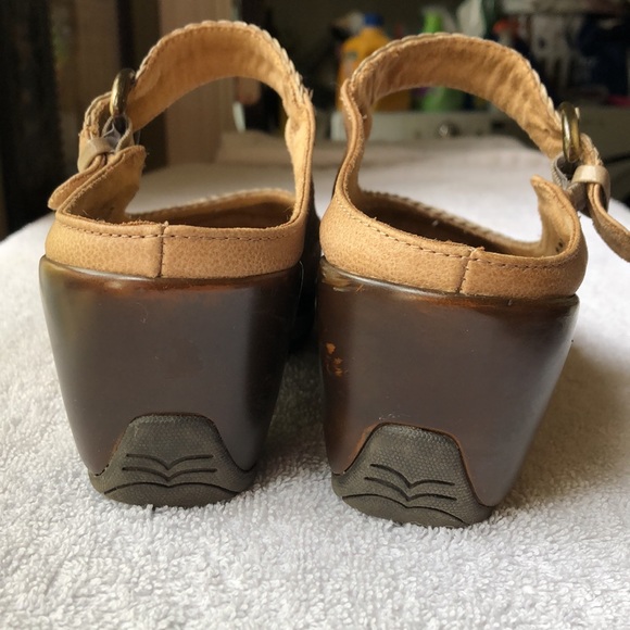 White Mountain leather Mary Jane style clogs - Picture 6 of 12